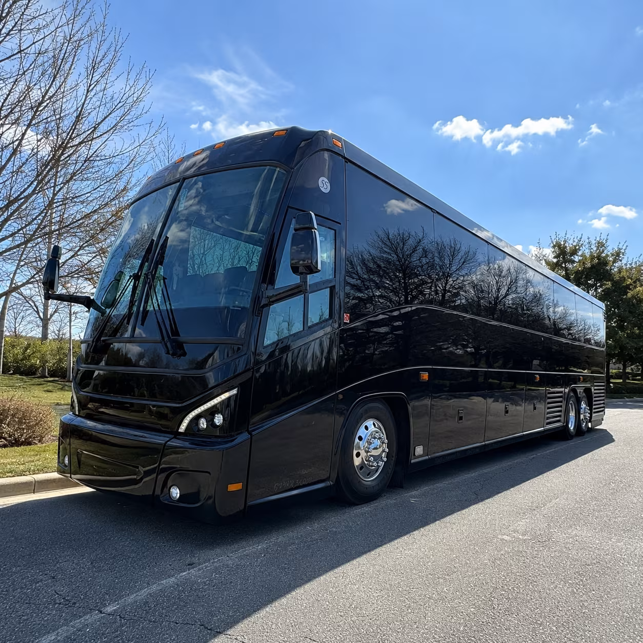 choosing the right employee shuttle bus for your conroe operation