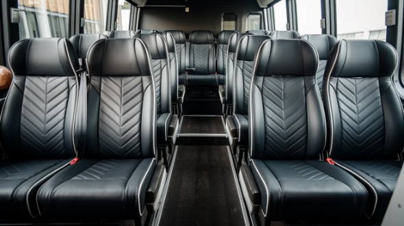 15 passenger minibus rental baytown